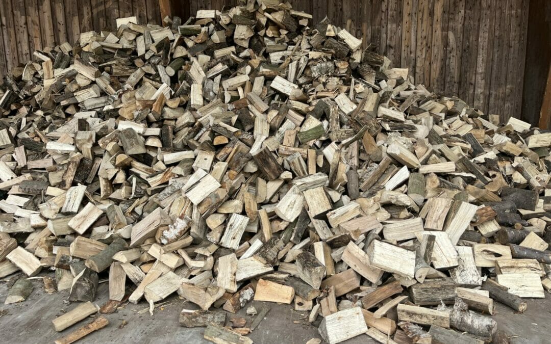 trockenes Brennholz aus eigener Bewirtschaftung